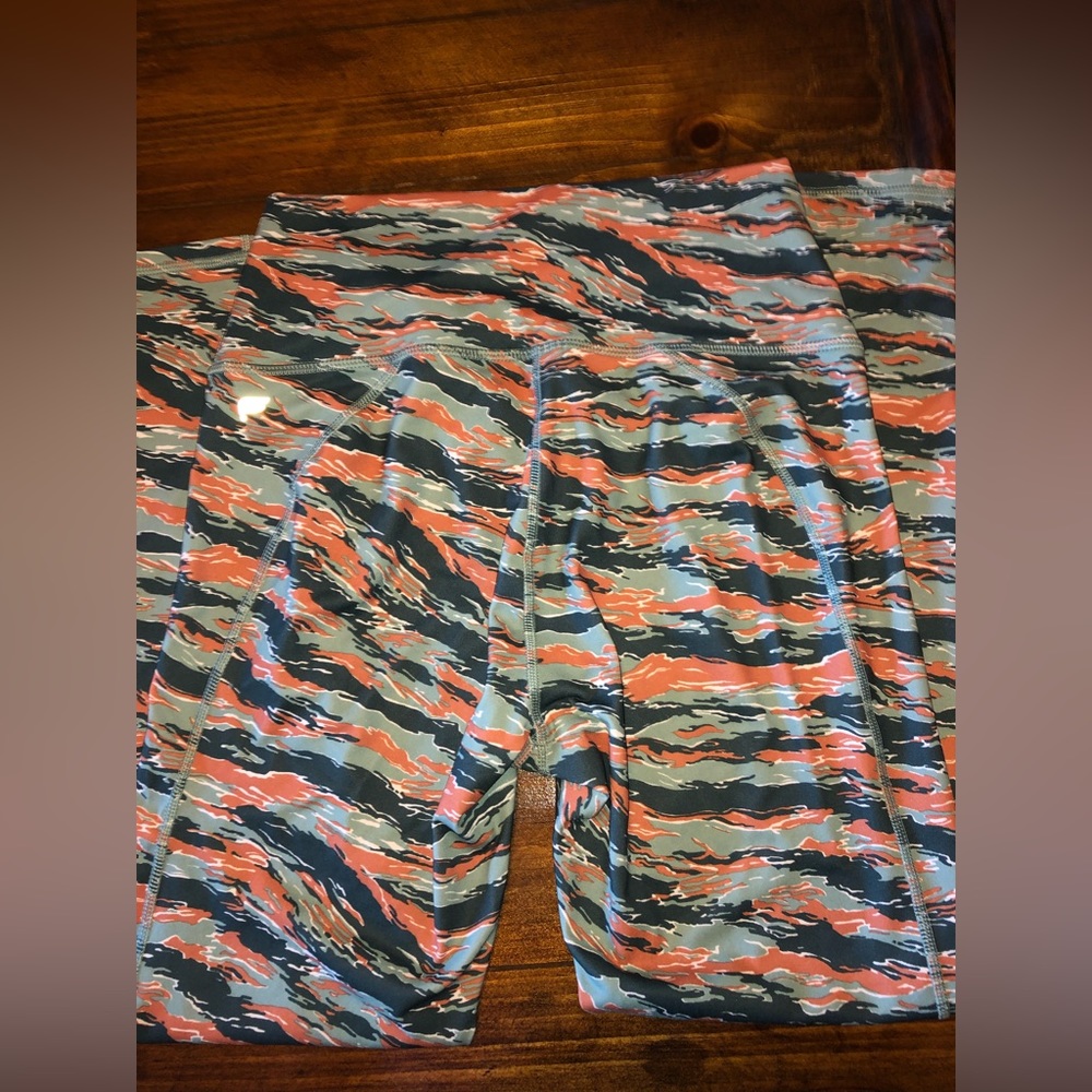 🔥NWT!🧡Fabletics Tiger Camo Set - Picture 4 of 6
